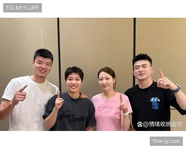 黄东萍训练完直接拎爱马仕去吃宵夜? 黄东萍训练完直接拎爱马仕去吃宵夜?